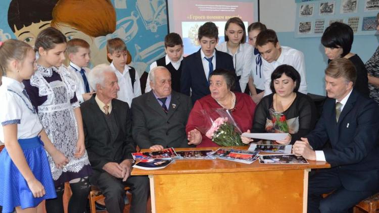 Школьники из Дивного встретились с семьёй командира группы «Русские витязи»