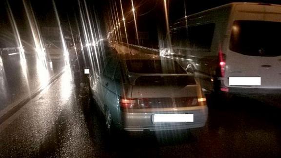 В Пятигорске под колесами откатившегося автомобиля погиб пешеход