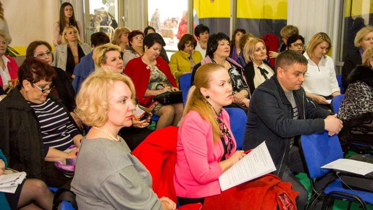 Тему «Современная женщина: карьера или семья?» обсудили в Ставрополе
