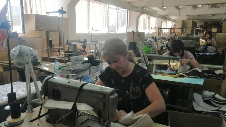 Уникальной обувью обеспечивает участников СВО фабрика в Кисловодске