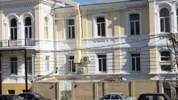 Незаконный забор установил застройщик возле «Гостиницы Зипалова» в Кисловодске