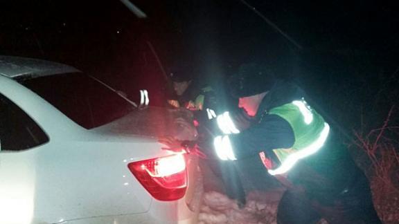 На Ставрополье из снежного плена за ночь вызволили 8 застрявших автомобилей