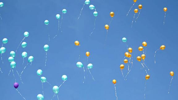Массовый запуск воздушных шаров на праздниках наносит вред экологии