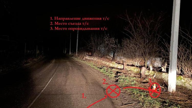 Водитель-бесправник с 16-летней пассажиркой перевернулись на самодельном мотоцикле на Ставрополье