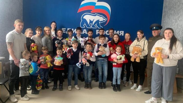 Юные кисловодчане отправят игрушки детям Донбасса 