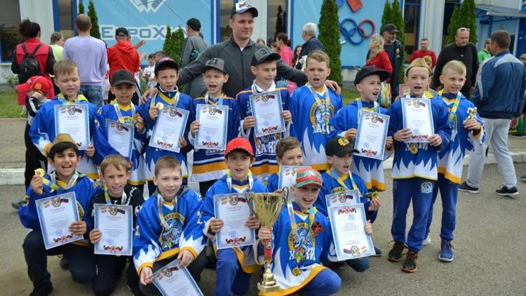 Команда «Хаски» из Невинномысска завоевала кубок турнира по хоккею