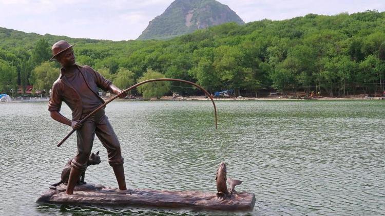В Железноводске озеро готовят к фестивалю рыбной ловли