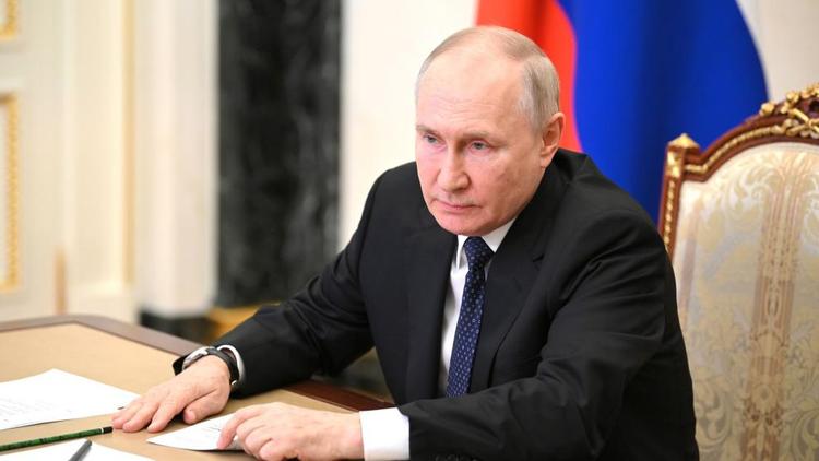 Президент России поручил оперативно восстановить Крымский мост