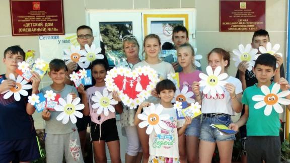 В Кировском округе конкурс детских рисунков посвятили Дню семьи, любви и верности