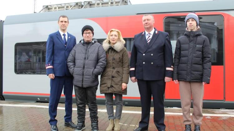 Депутат Госдумы исполнила новогодние желания восьми детей из Ставропольского края