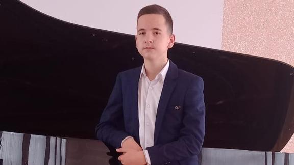 Юный пианист из Апанасенковского округа отличился на Международном конкурсе