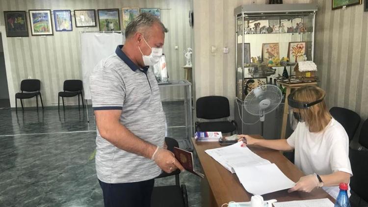 Директор ООО «Хлеб Нефтекумья» Сергей Черченко проголосовал по поправкам в Конституцию