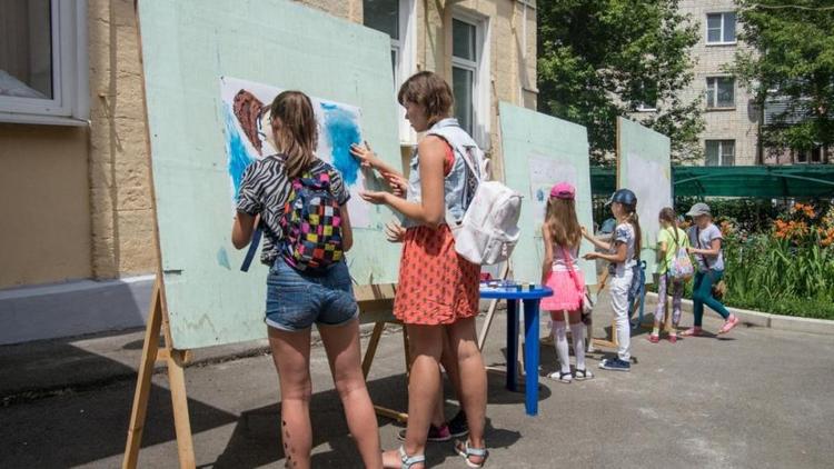 В Ставрополе детей из летних лагерей развлекали сотрудники изомузея