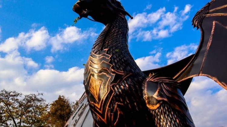 В парке «Шерстяник» Невинномысска разместили огромного кованого дракона