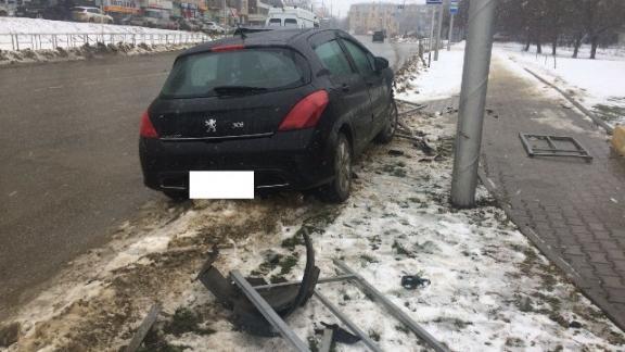 В Ставрополе лишенный прав пьяный водитель въехал в дорожное ограждение