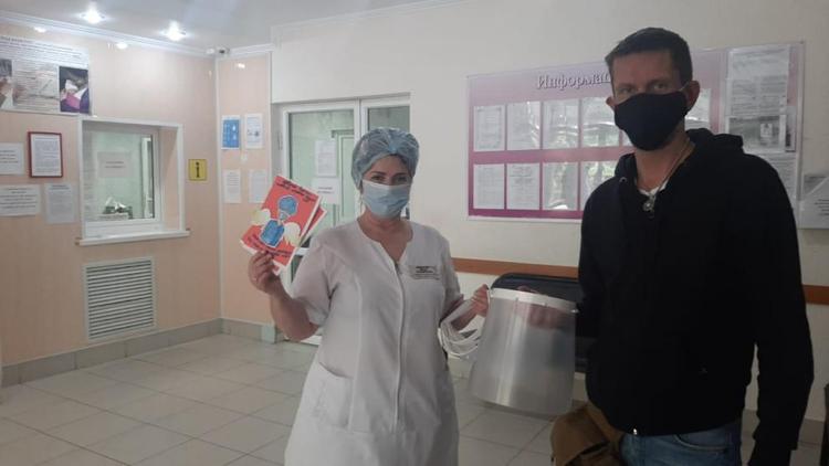 На Ставрополье волонтёры совершенствуют средства защиты для медиков