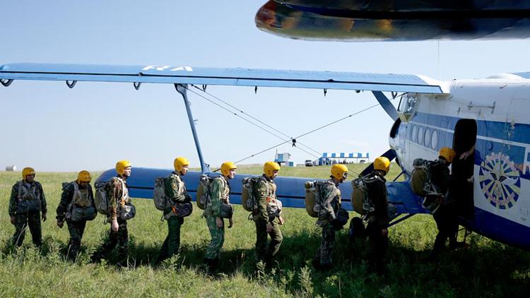 Чемпионов-парашютистов тренируют в Ставропольском крае