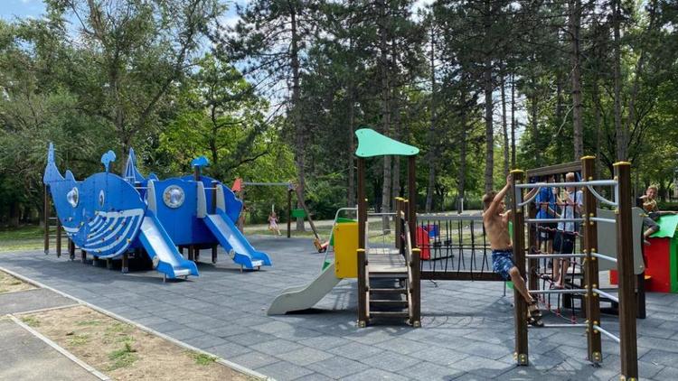 В посёлке Изобильненского округа обустроили новую детскую площадку