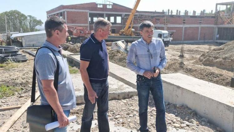 Ставропольские депутаты проконтролировали строительство школы в краевом центре