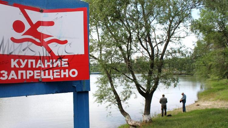 Жителям Невинномысска напомнили о правилах поведения в местах для купания