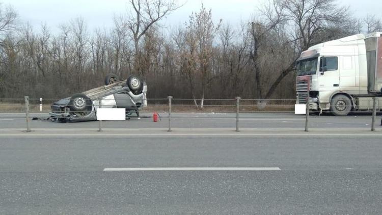 77-летний водитель погиб в столкновении с грузовиком на Ставрополье