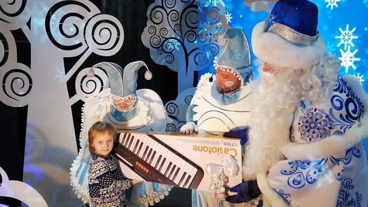 Новогоднее желание девочки исполнили сотрудники Ставропольского краевого театра кукол