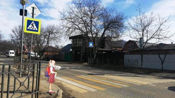 В Пятигорске установили четыре макета пешеходов вблизи «зебр»