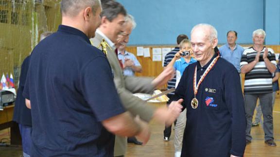 Играющий ветеран ставропольского бадминтона Вячеслав Журавлев отметил 75-летие