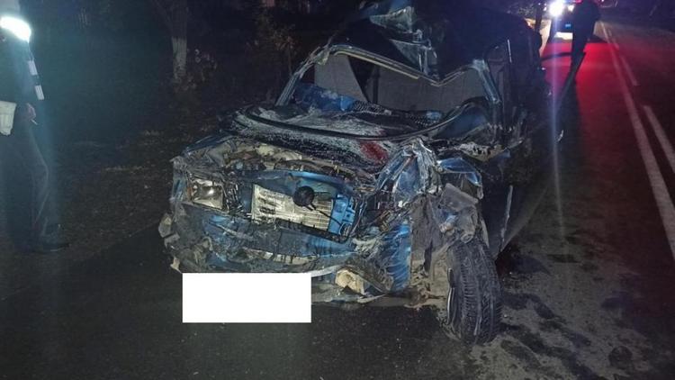Водитель и двое пассажиров легковушки госпитализированы на Ставрополье после столкновения с «КамАЗом»