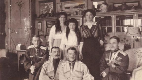 В Ессентуках нашли тайник с уникальными фотографиями Николая II и его семьи