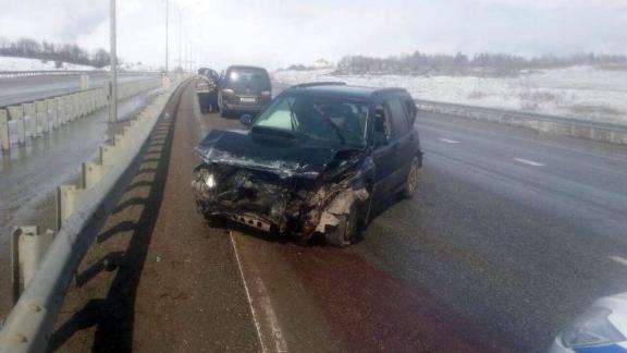 У аэропорта Минвод водитель внедорожника врезался в дорожное ограждение