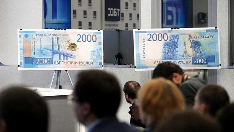 Новые купюры в 200 и 2000 рублей не вытеснят сотки и тысячные банкноты