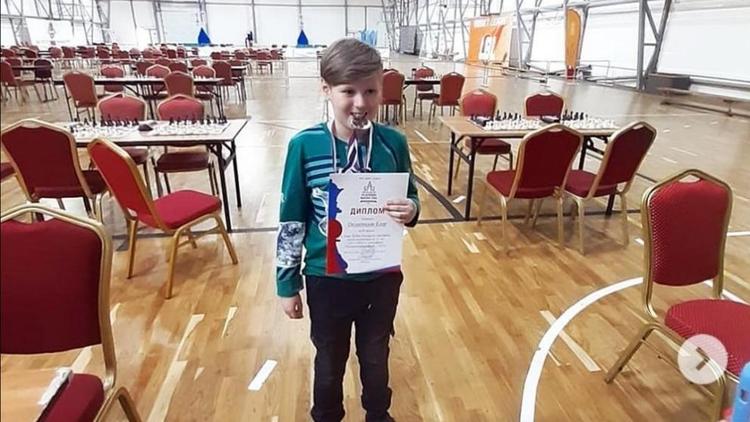 Владимир Владимиров поздравил ставропольского школьника с победой в шахматном турнире