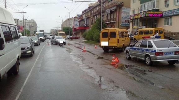 Две легковушки и «ГАЗель» столкнулись в Ставрополе