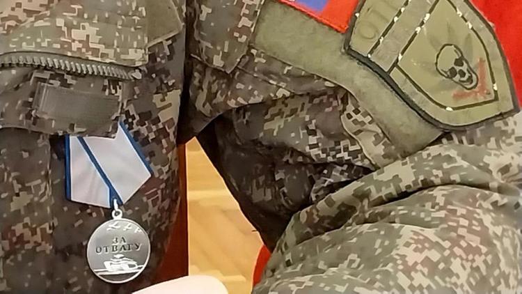Участника СВО из Кисловодска наградили медалью «За отвагу»
