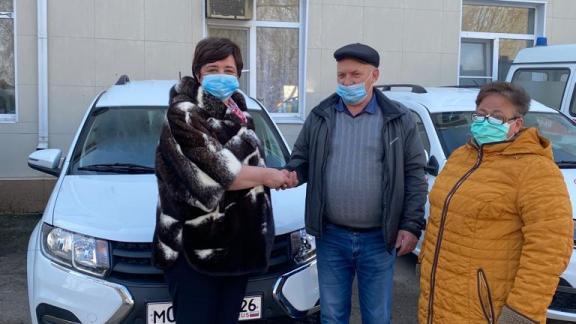 В Левокумскую районную больницу поступили три новых санитарных автомобиля