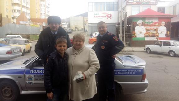 В Пятигорске автоинспекторы помогли вернуть пропавший кошелек пенсионерке