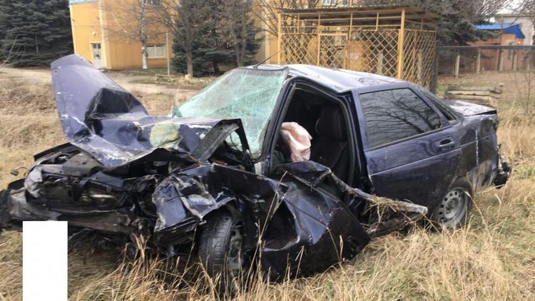 Водители двух легковушек пострадали в аварии на Ставрополье