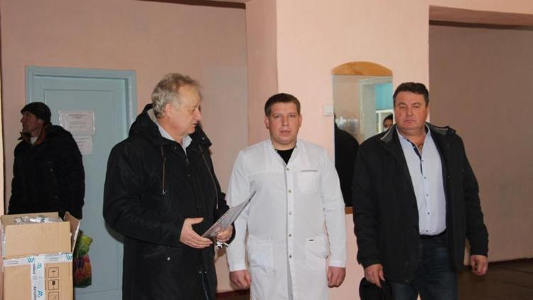 Медоборудование подарил амбулатории Ипатовского округа местный племзавод