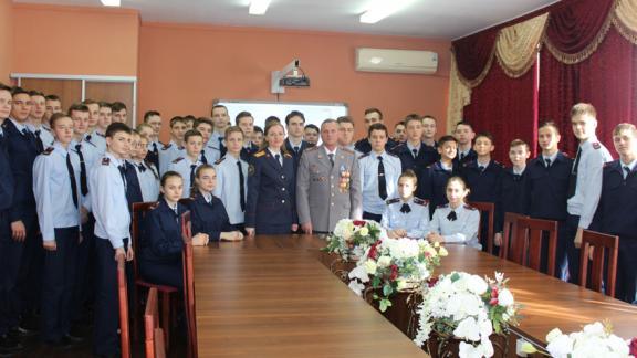 Урок мужества провели кадетам СКР в Ставрополе