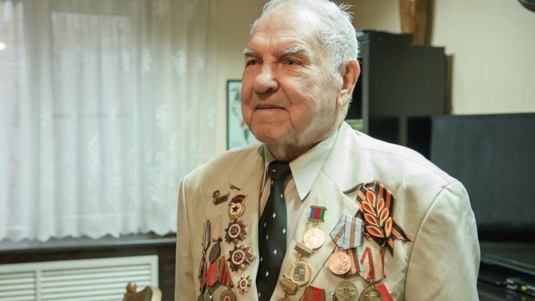 Ветерана-освободителя Железноводска наградили медалью к Юбилею Победы