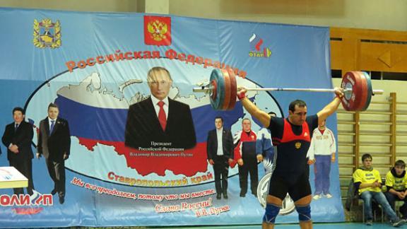 Чемпионат Ставрополья по тяжелой атлетике собрал богатырей края в Невинномысске