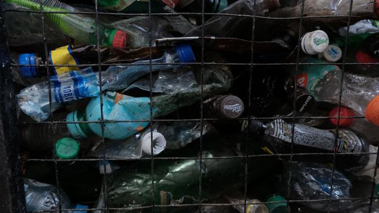 В Кисловодске «чёрные мусорщики» попали на камеры видеонаблюдения 