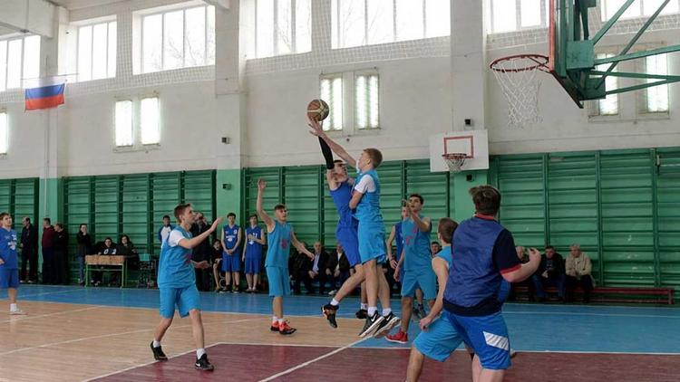 В Александровском прошел краевой турнир по баскетболу среди юношей