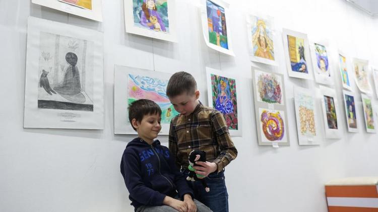 В Ставрополе открыли выставку, затрагивающую острые социальные темы