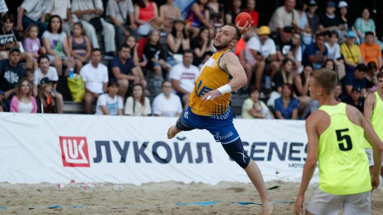 Ставропольский «Виктор» стал лидером третьего тура чемпионата России по пляжному гандболу
