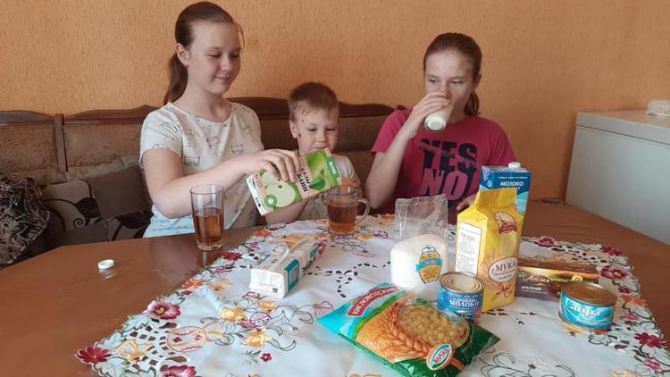 Около 47 тысяч продуктовых наборов ставропольские школьники получили в мае