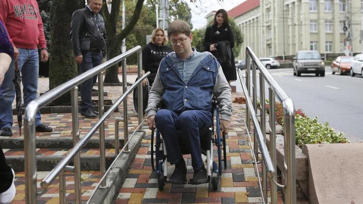В Ставрополе для инвалидов продолжают улучшать городское пространство