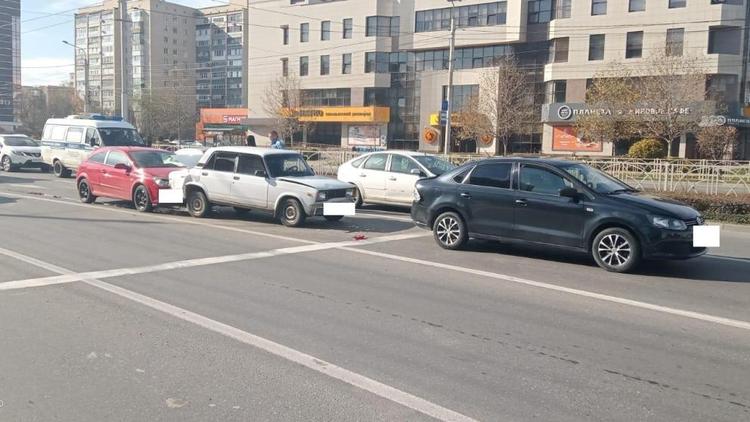 В Ставрополе начинающий водитель спровоцировал тройное ДТП