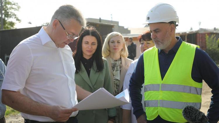 Губернатор Ставрополья проверил ход строительства соцобъектов в Михайловске